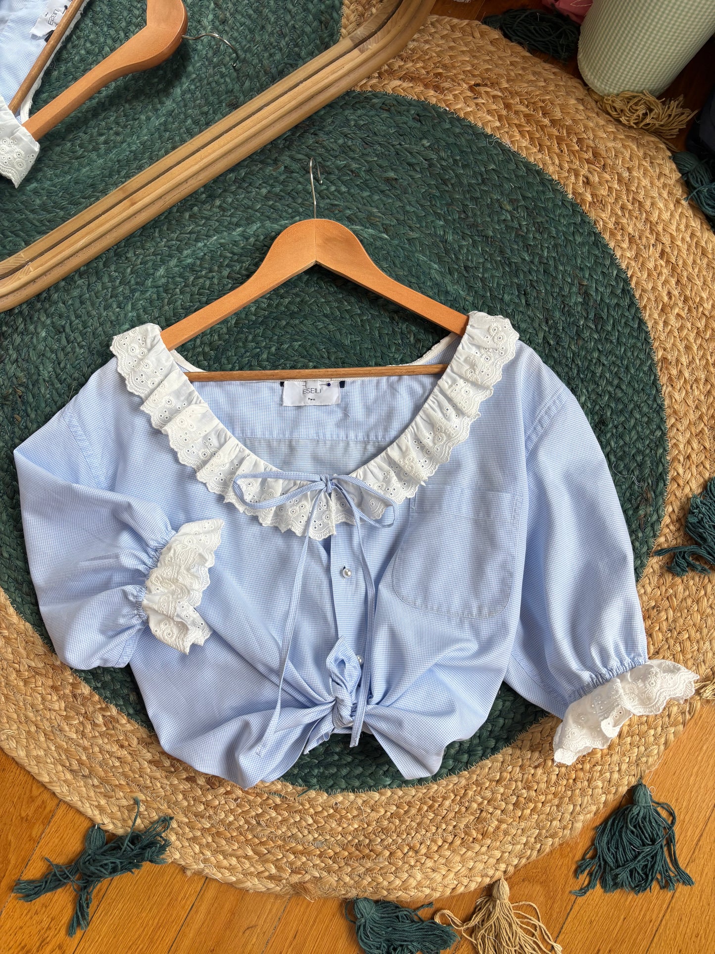 Blouse à froufrou vichy bleu ciel