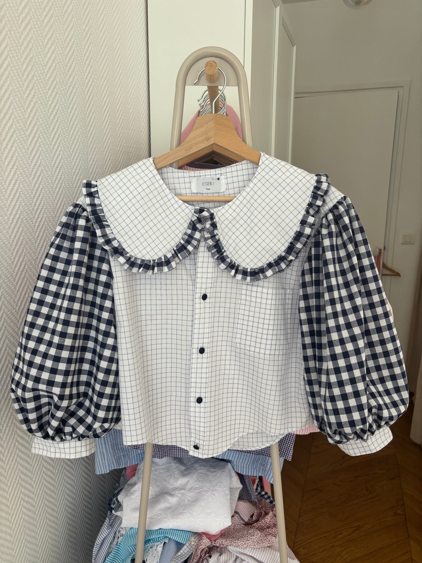 Solange col XL et manches bouffantes vichy marine crop