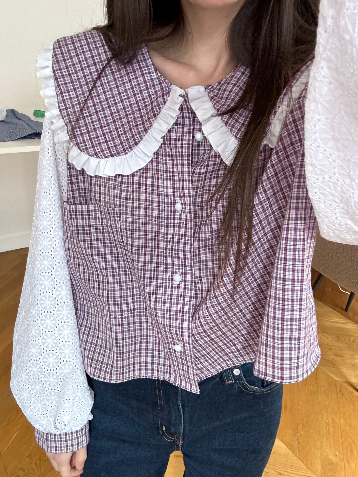 Col XL et broderie anlgaise à carreaux violet