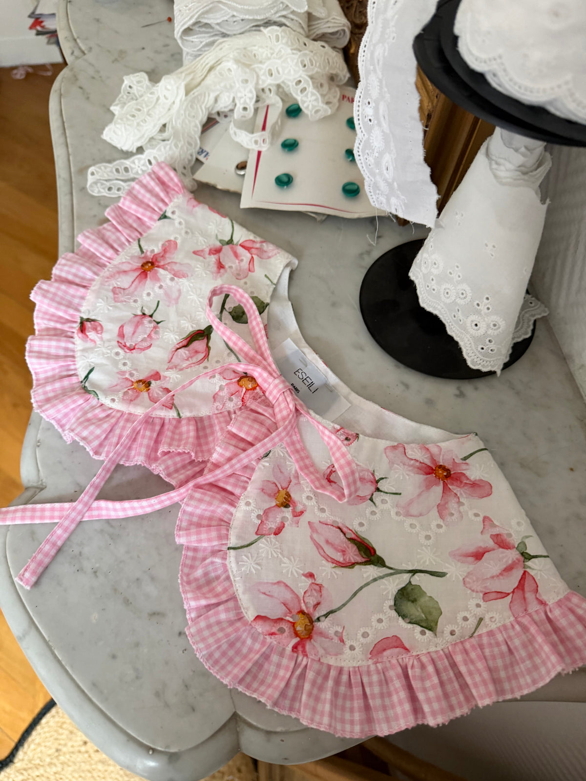 Col amovible broderie et vichy rose (made to order)