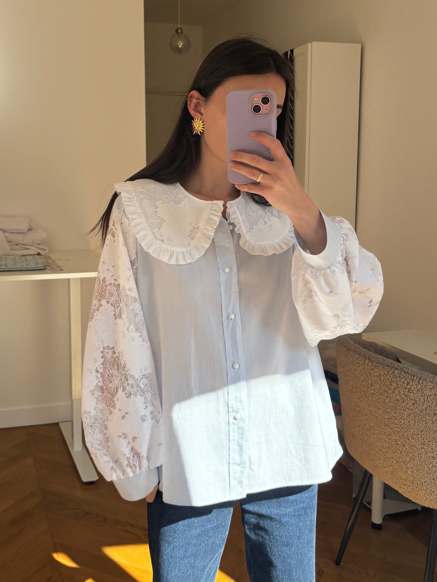 Col XL et dentelle blanche