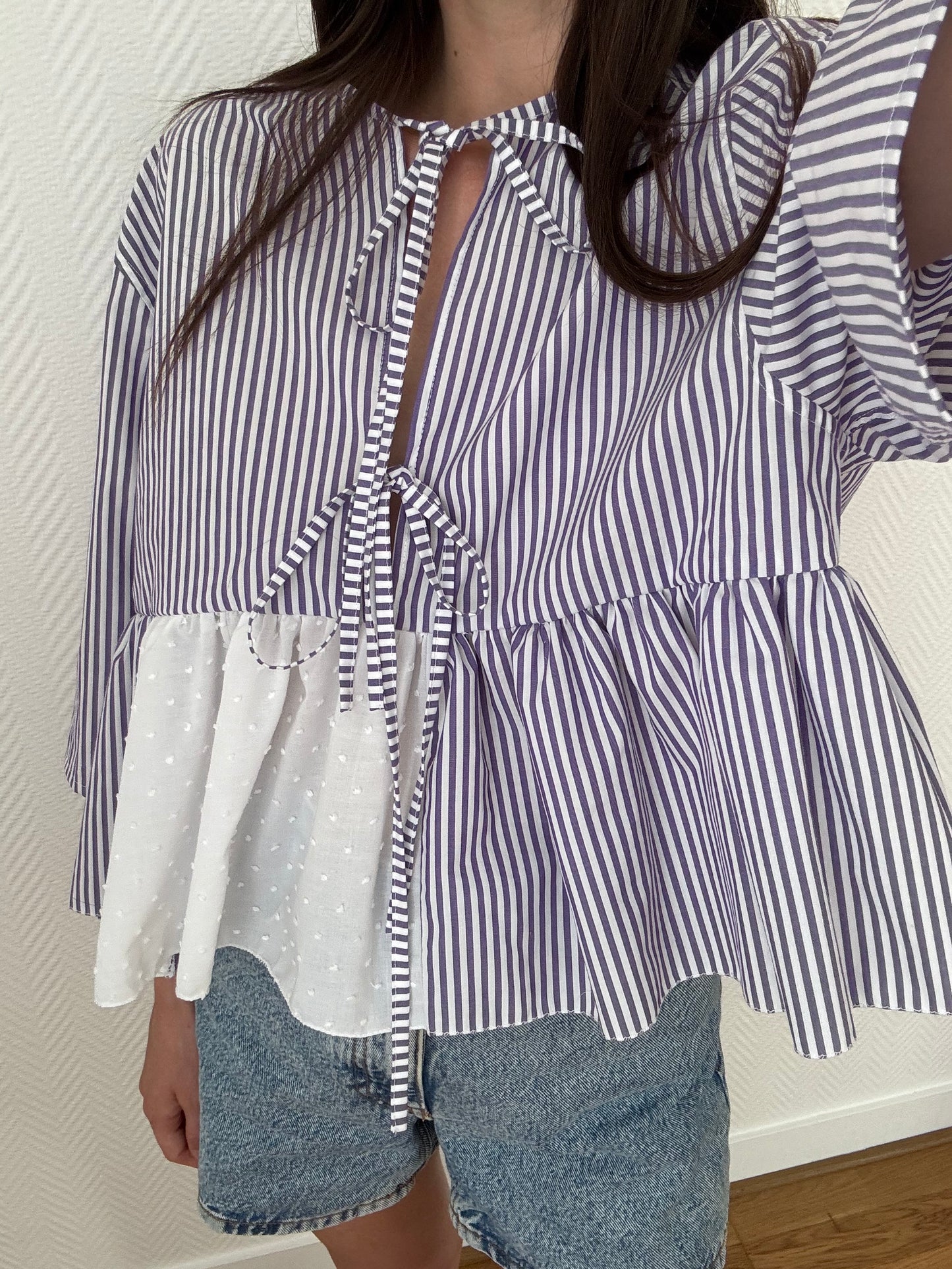Blouse à noeuds rayée violette