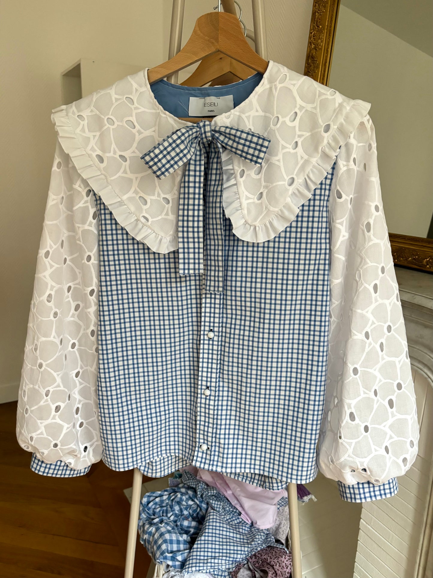 Broderie anglaise carreaux bleus