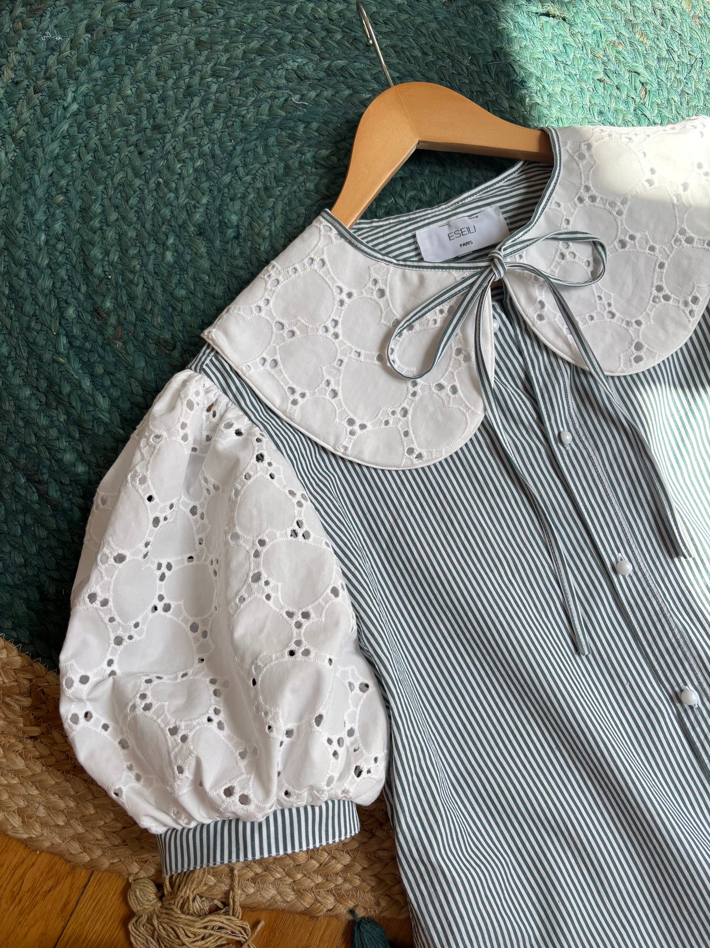 Col XL et broderie anglaise coeur