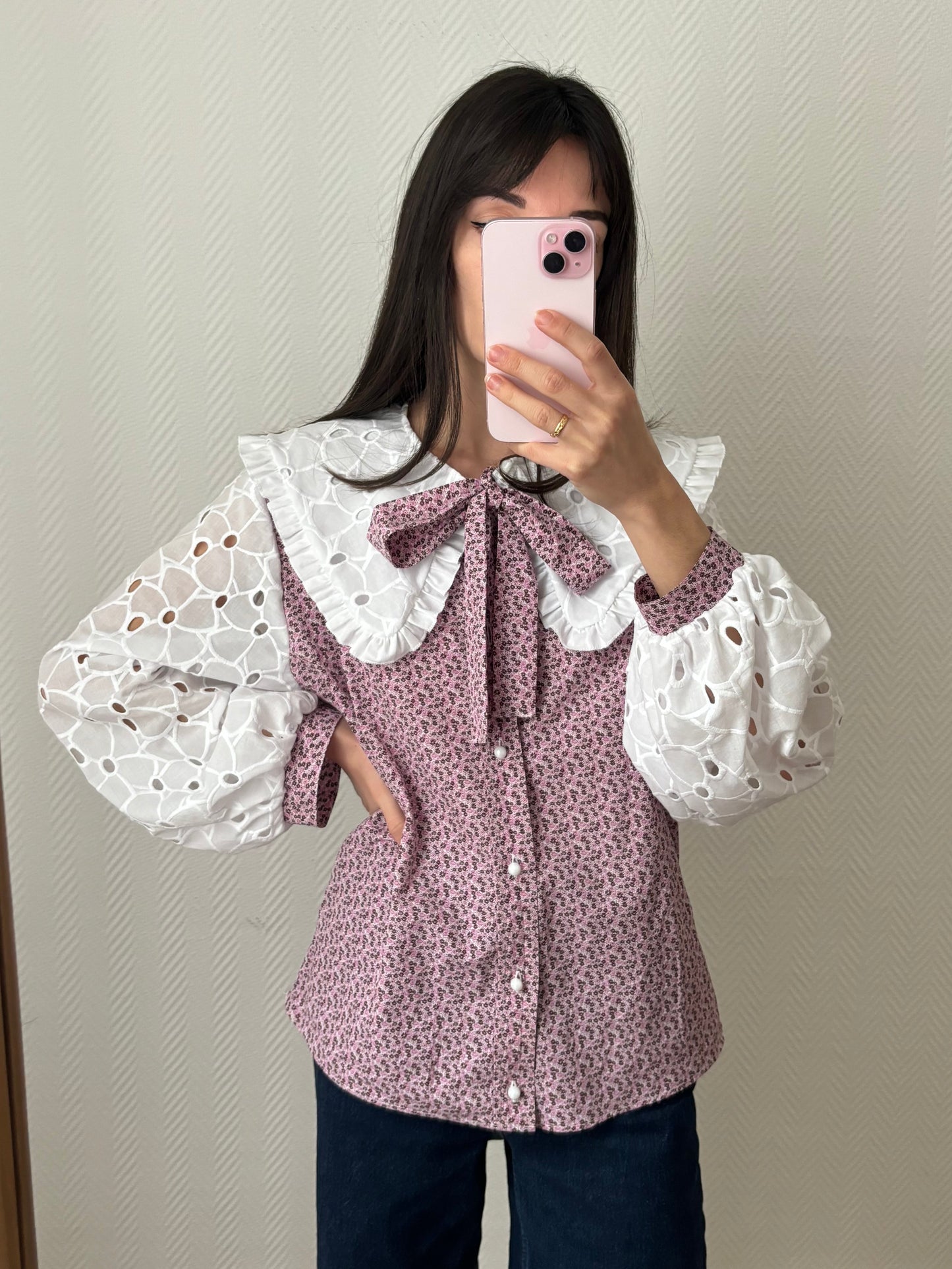 Broderie anglaise rose fleuri