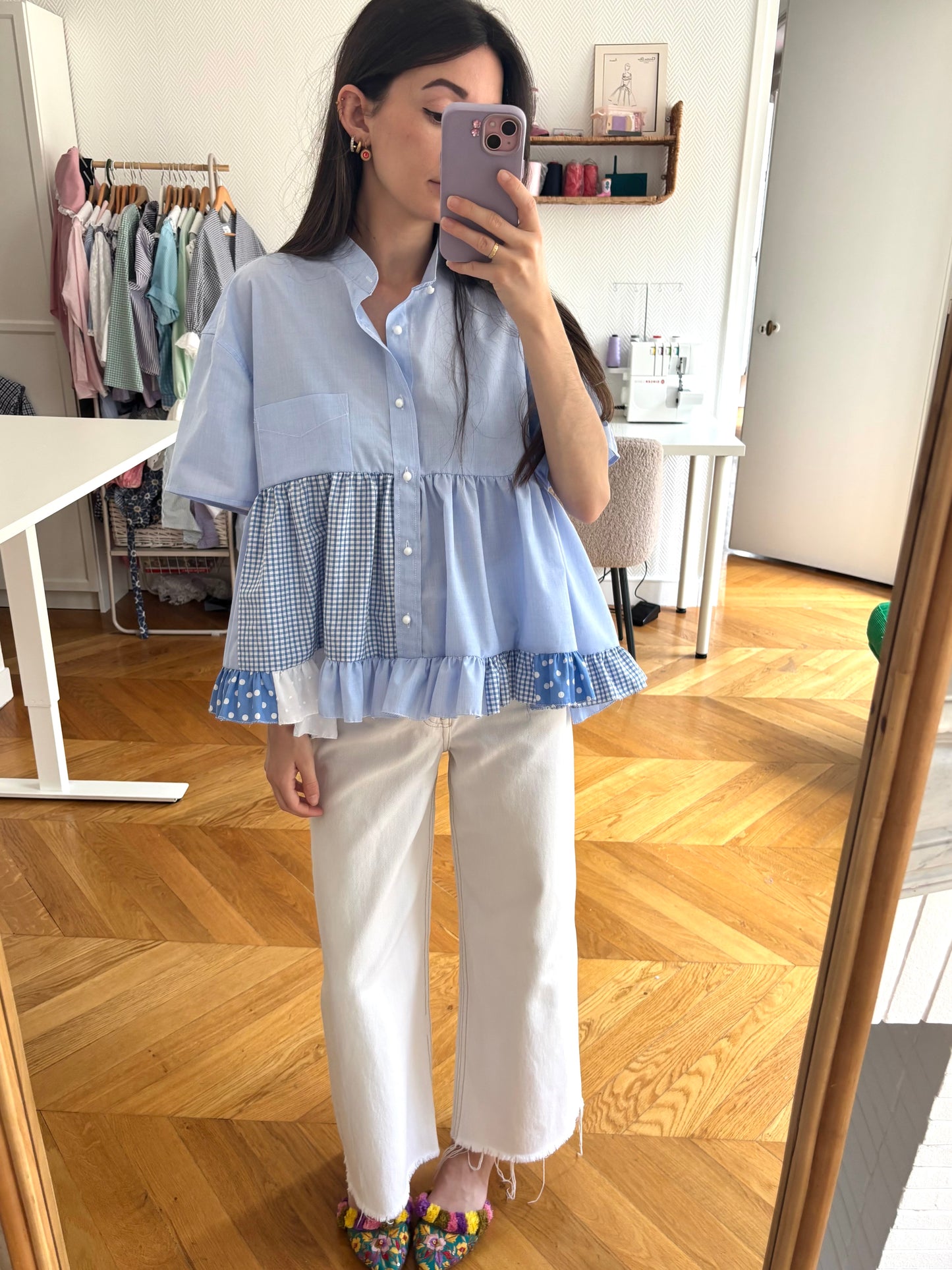 Blouse à volant bleue
