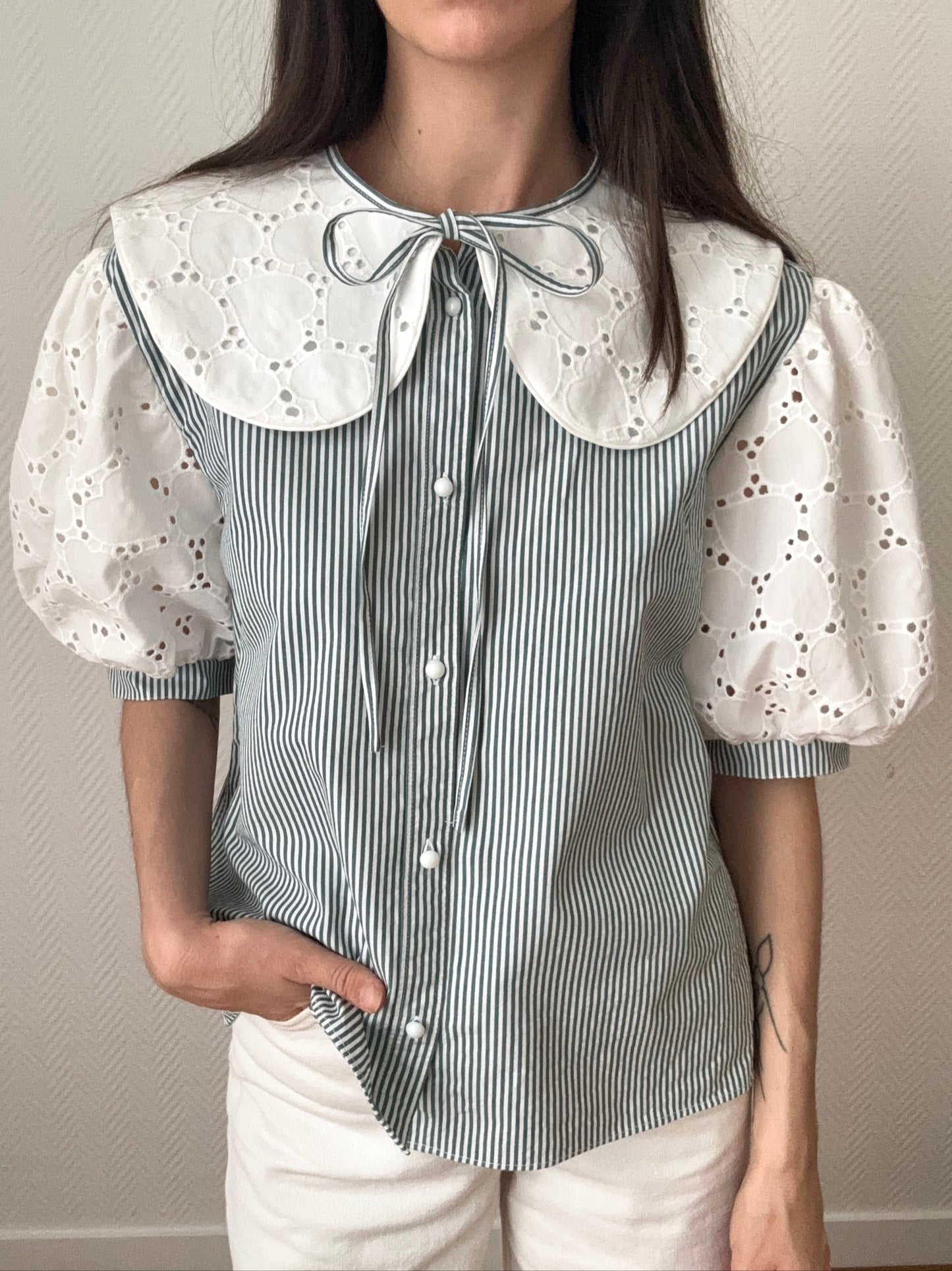 Col XL et broderie anglaise coeur