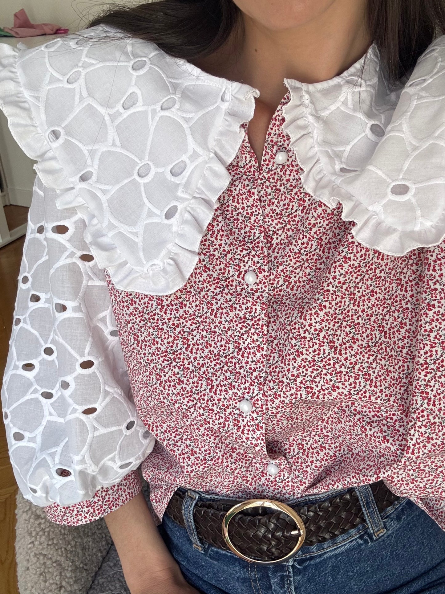 Col XL et broderie anglaise rouge fleuri
