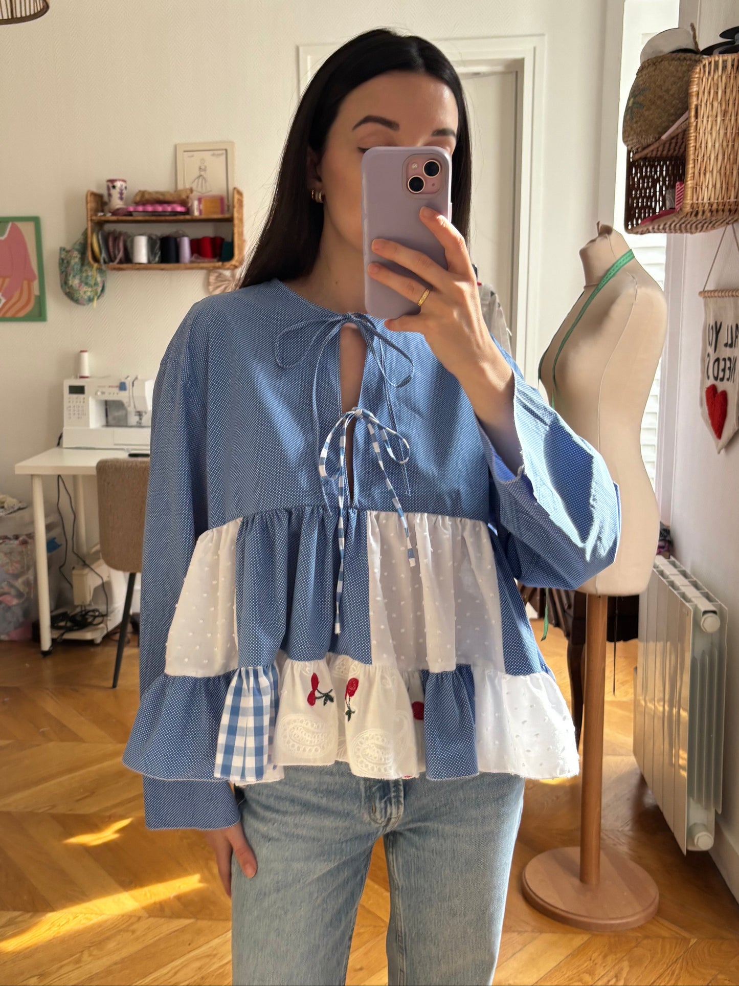 Blouse à noeuds et patchwork bleue