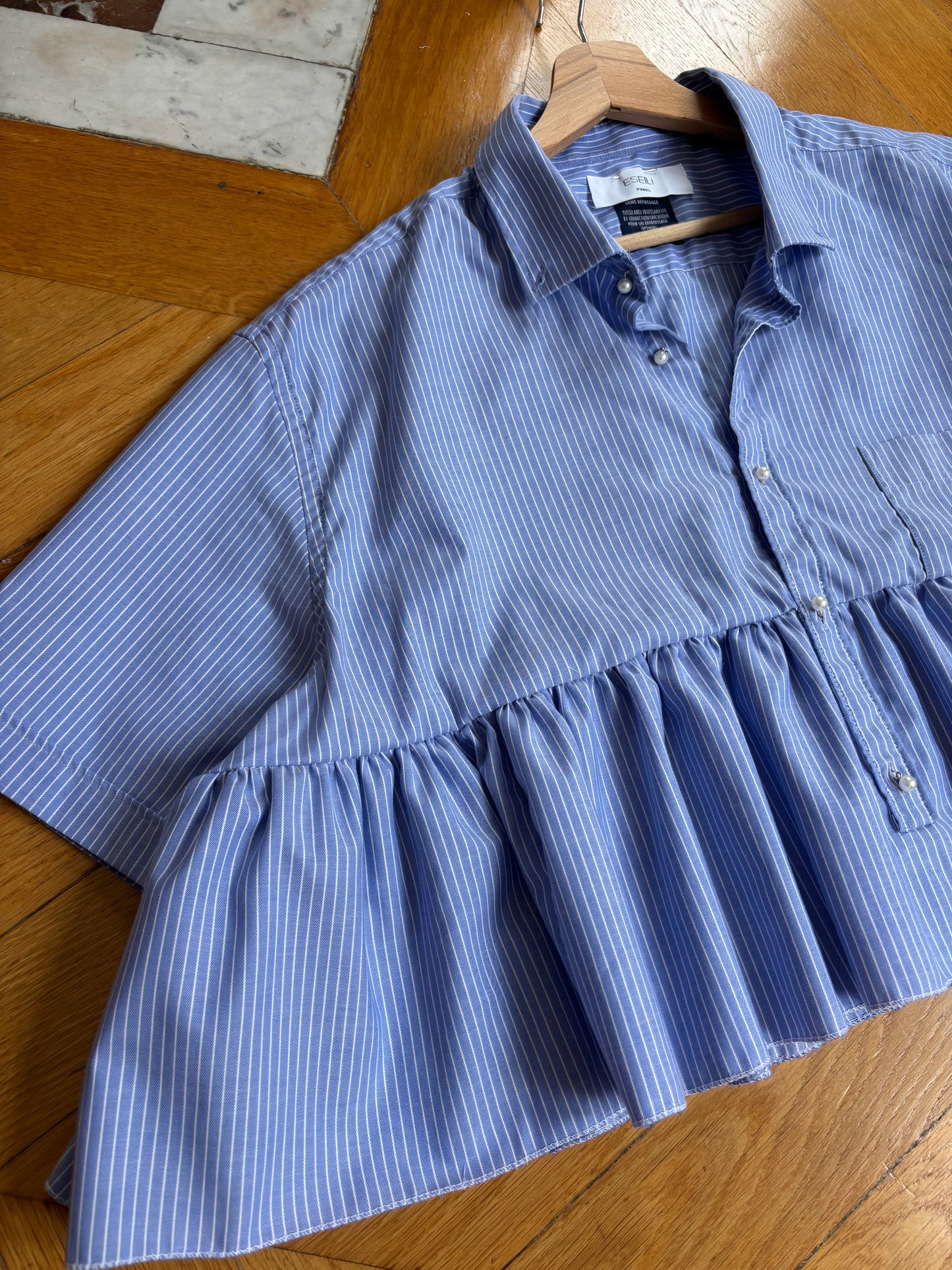 Blouse à volant bleu