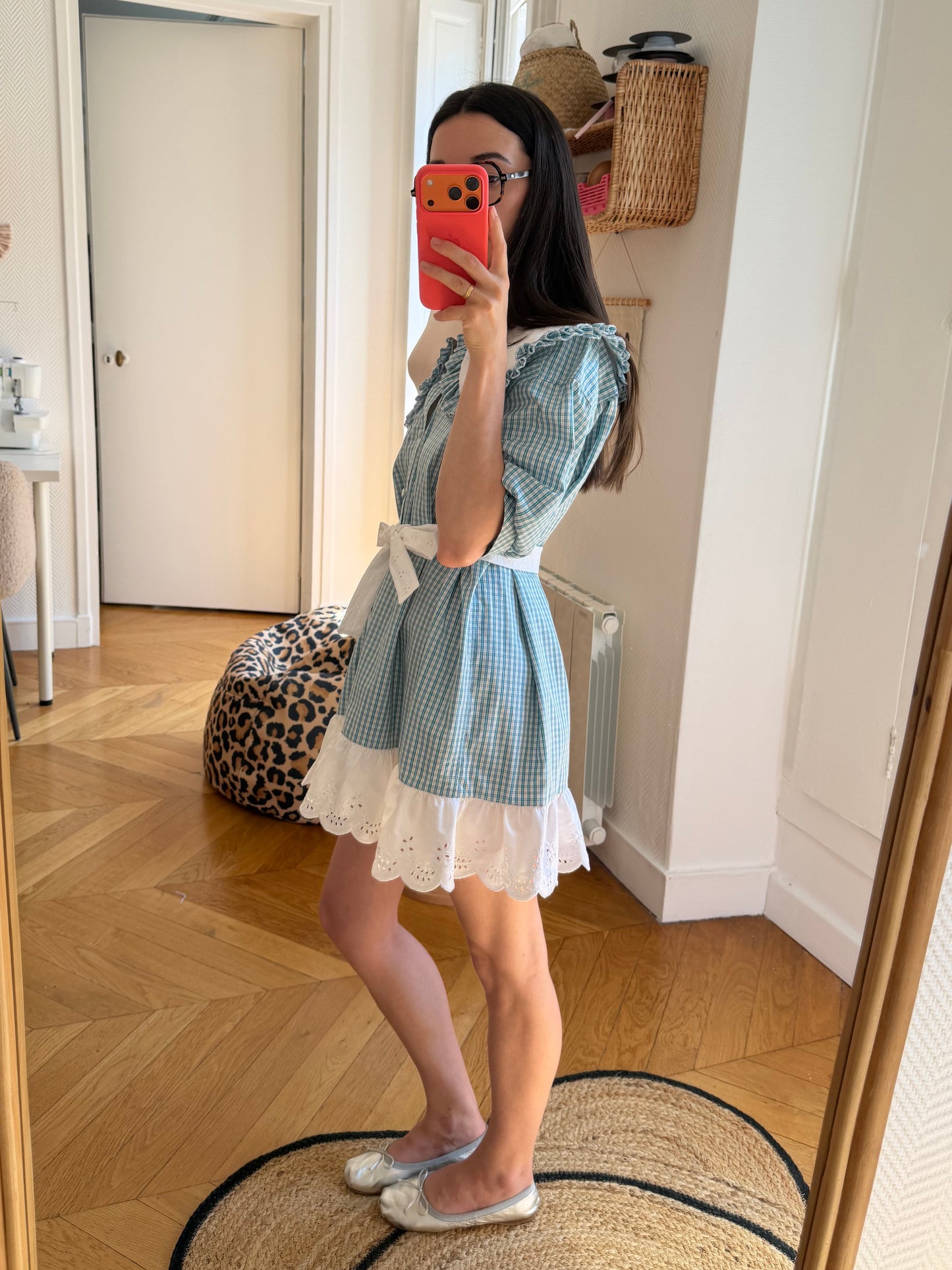 Robe babydoll à carreaux et broderie