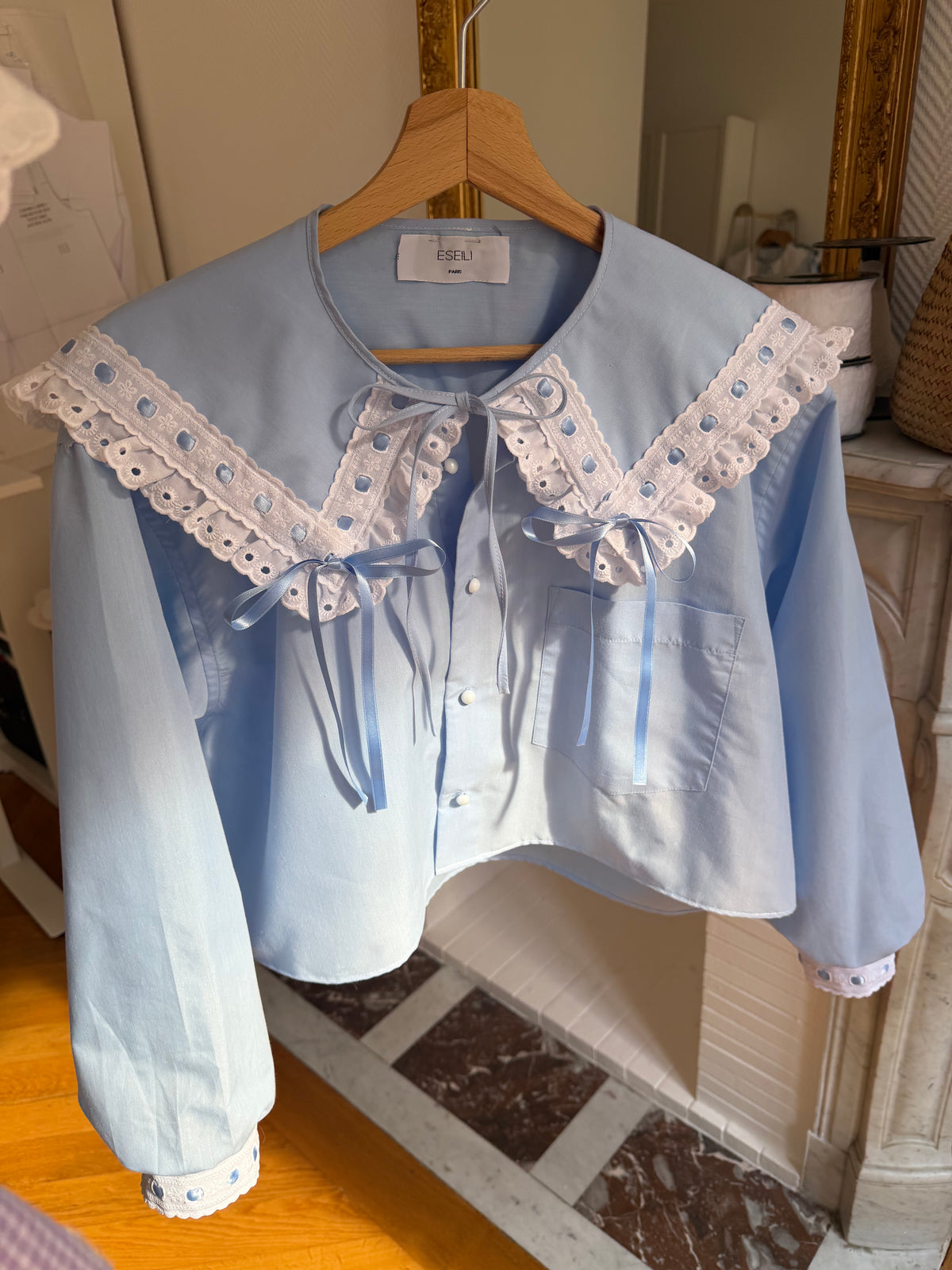 Blouse bleue col XL à rubans