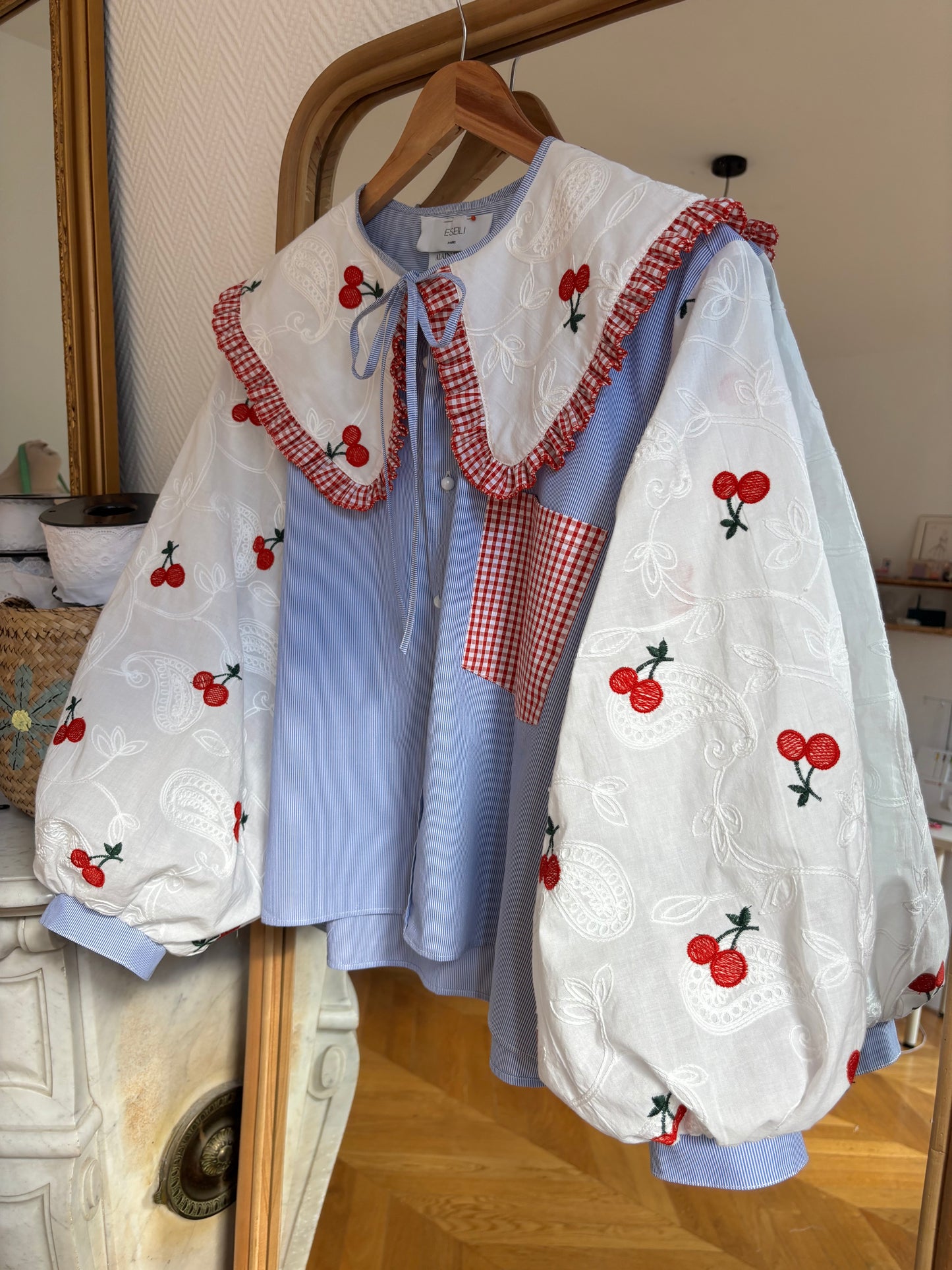 Blouse broderie anglaise et col XL cerise