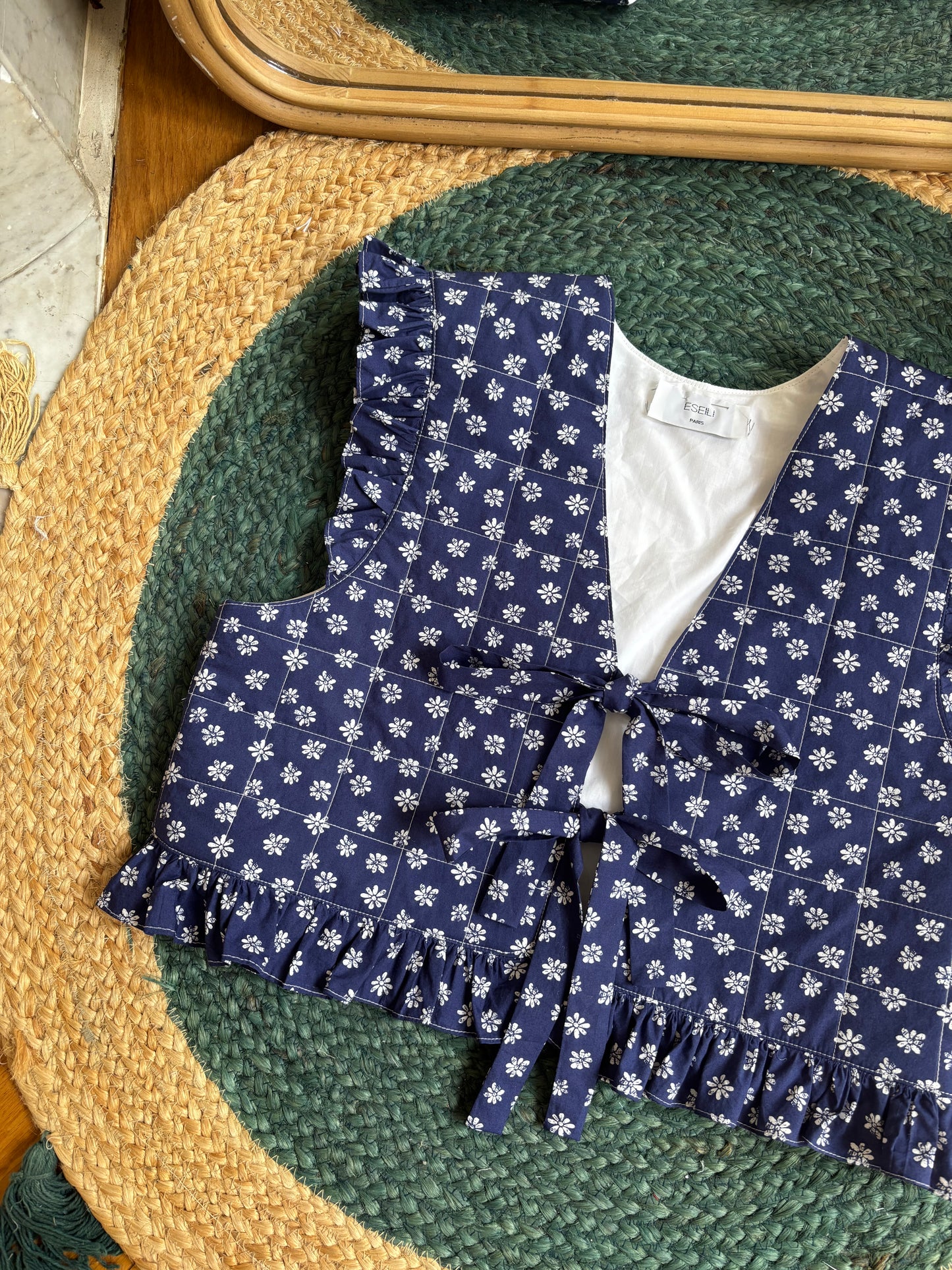 Veston matelassé bleu à fleurs