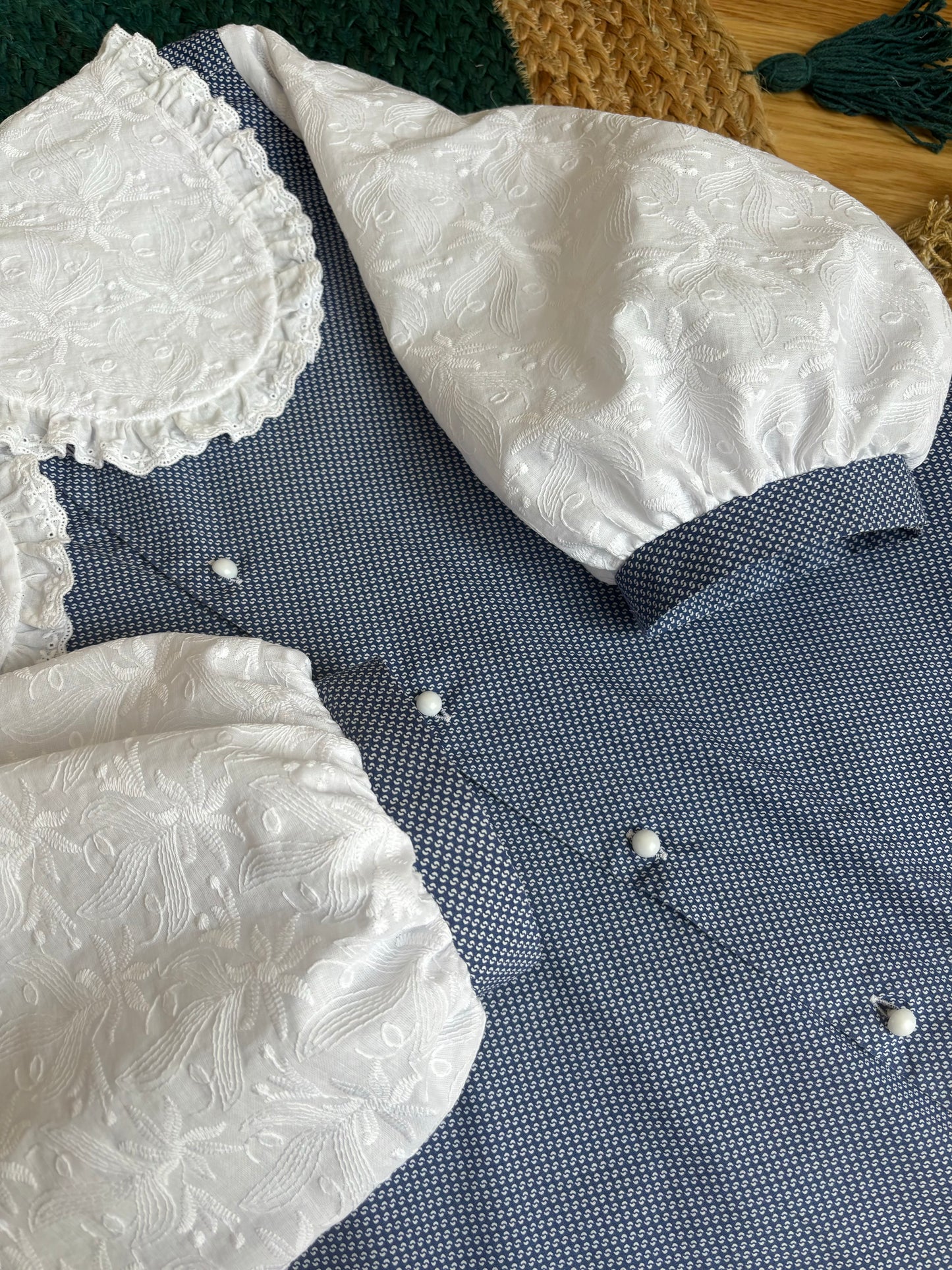 Solange Col XL bleu marine à broderie anglaise