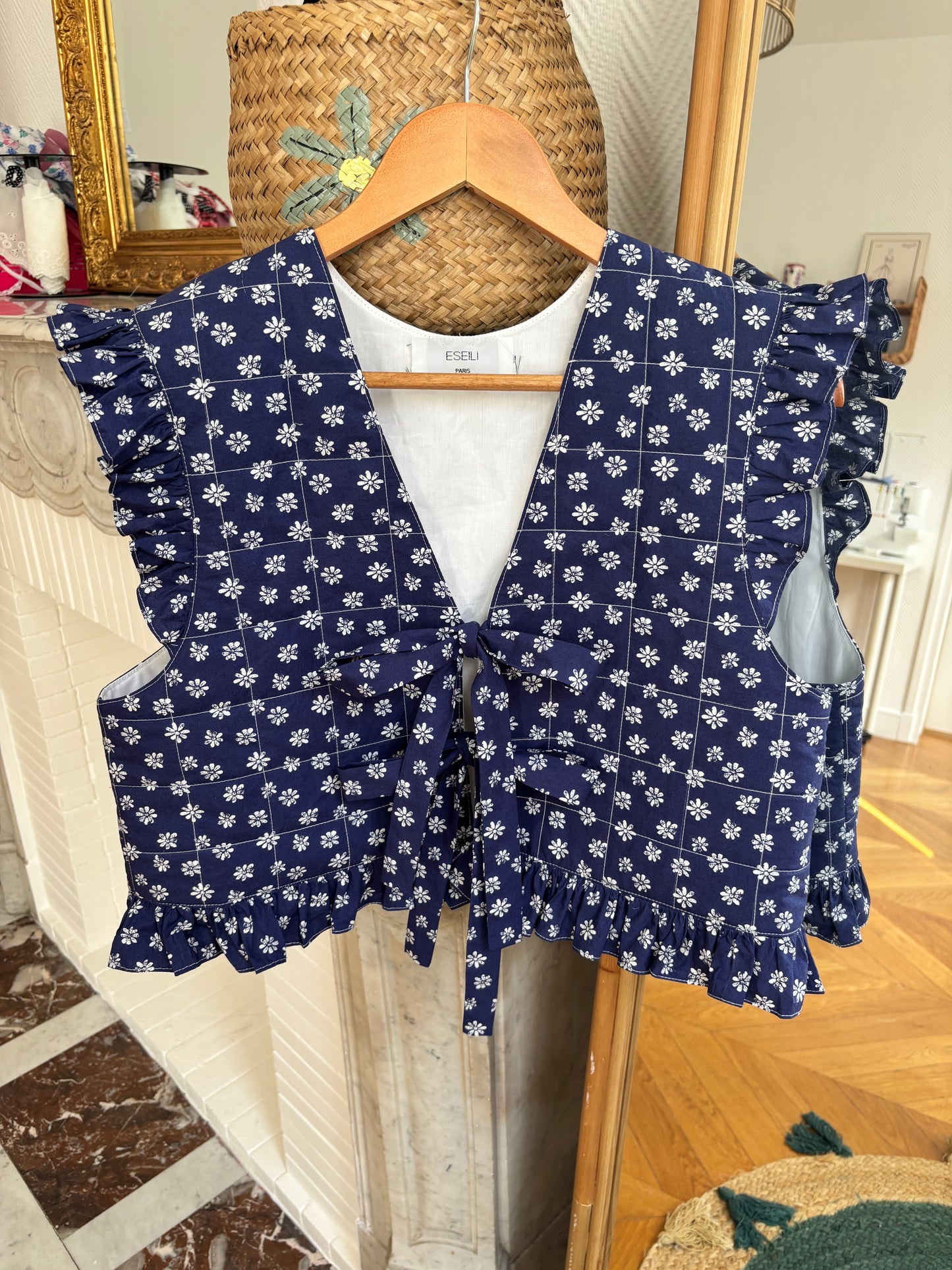 Veston matelassé bleu à fleurs