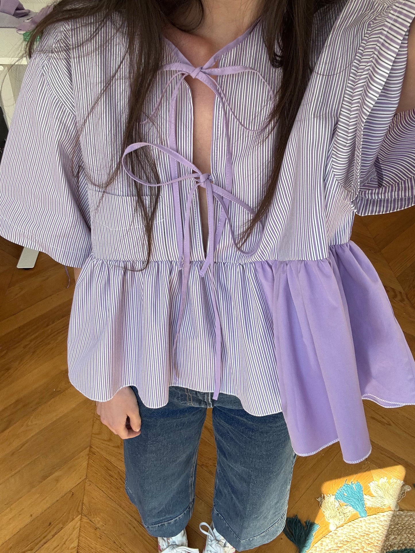 Blouse à noeuds et volants lila