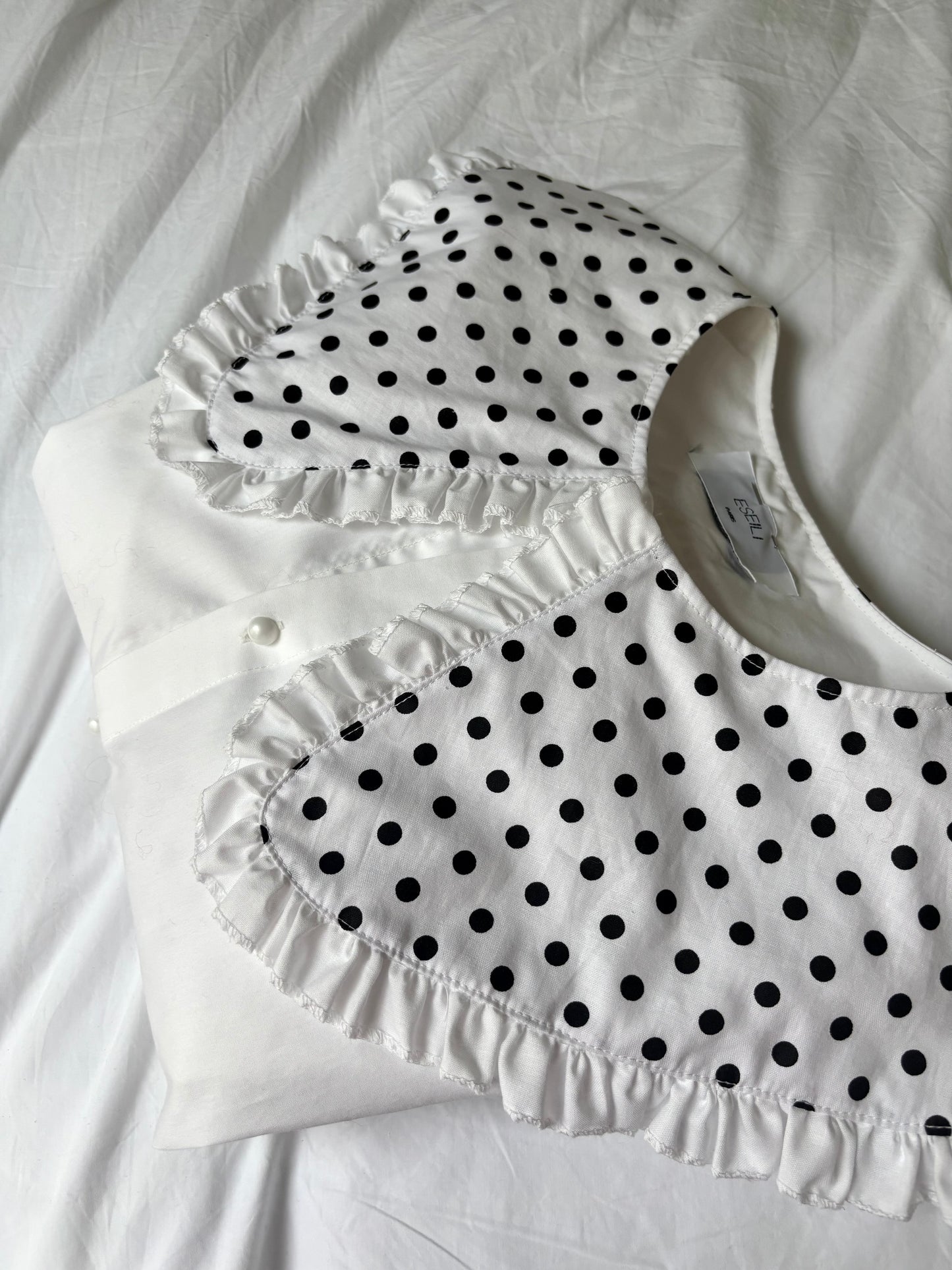 Blouse col XL et manches bouffantes à pois