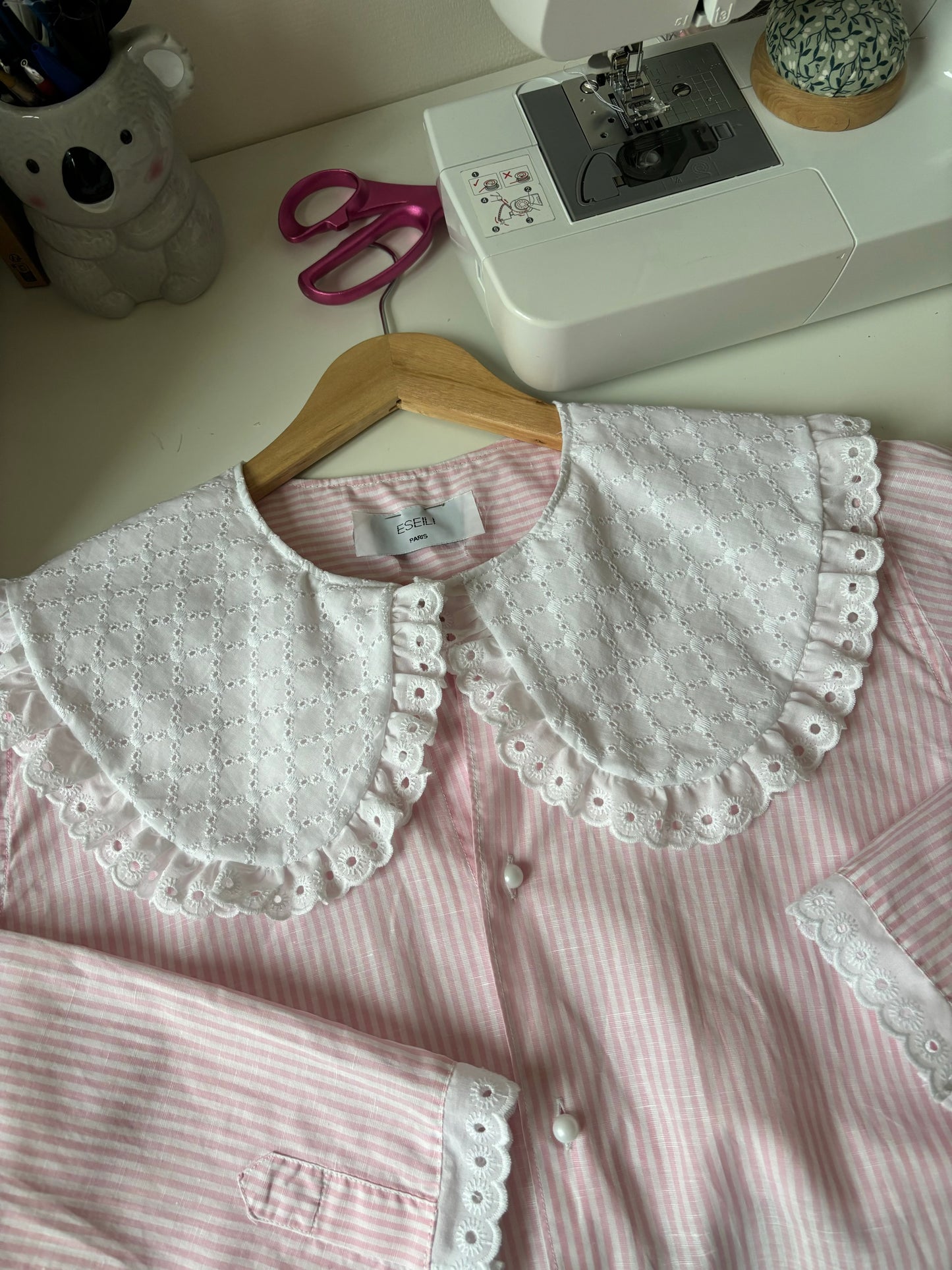 Col XL broderie rose à rayures