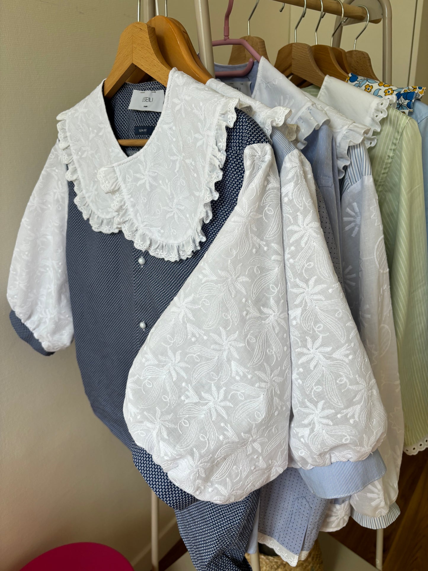 Solange Col XL bleu marine à broderie anglaise