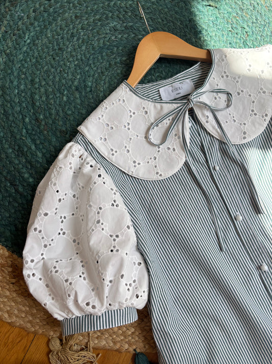 Col XL et broderie anglaise coeur
