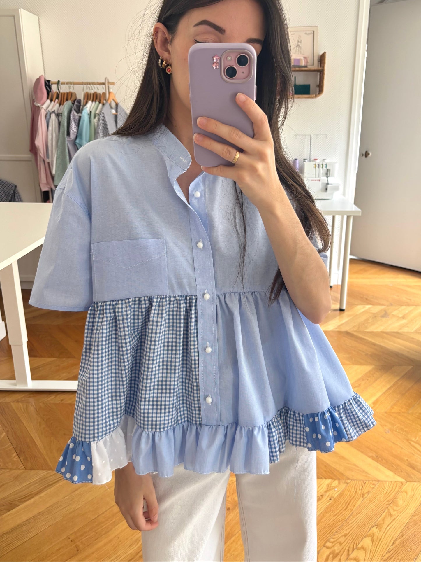 Blouse à volant bleue