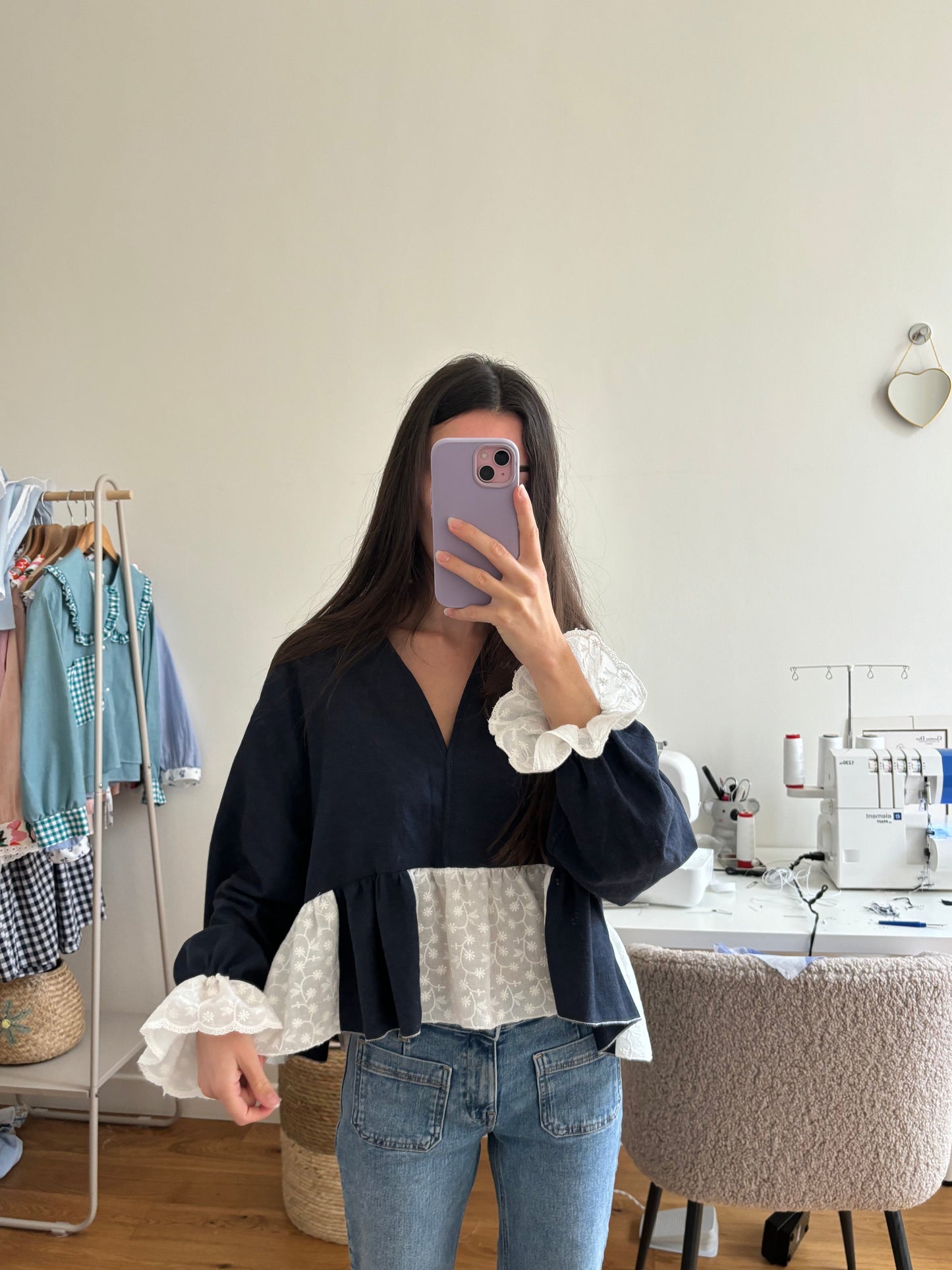 Solange col V bleu nuit et broderie anglaise