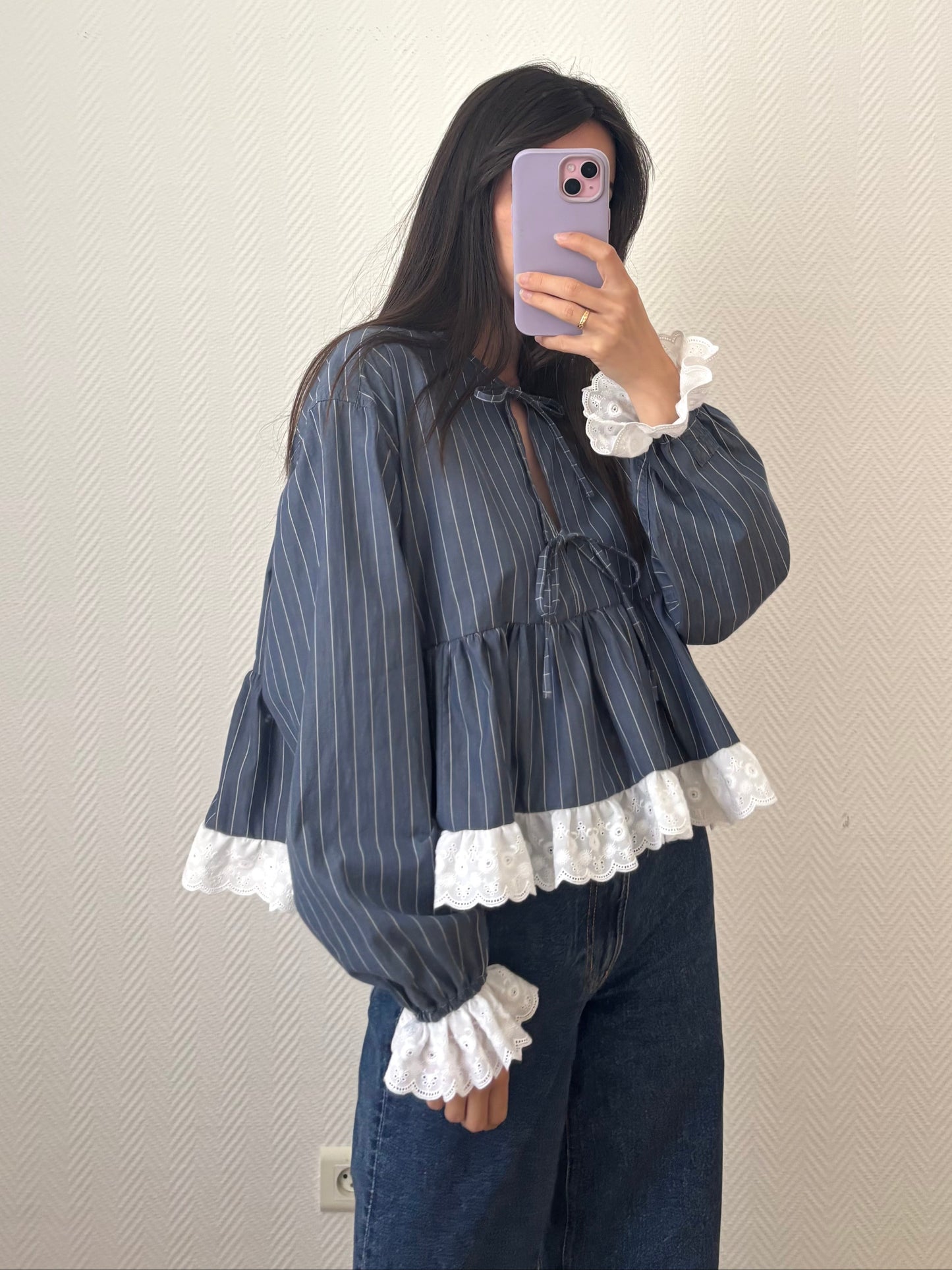 Blouse à noeuds et volant rayée